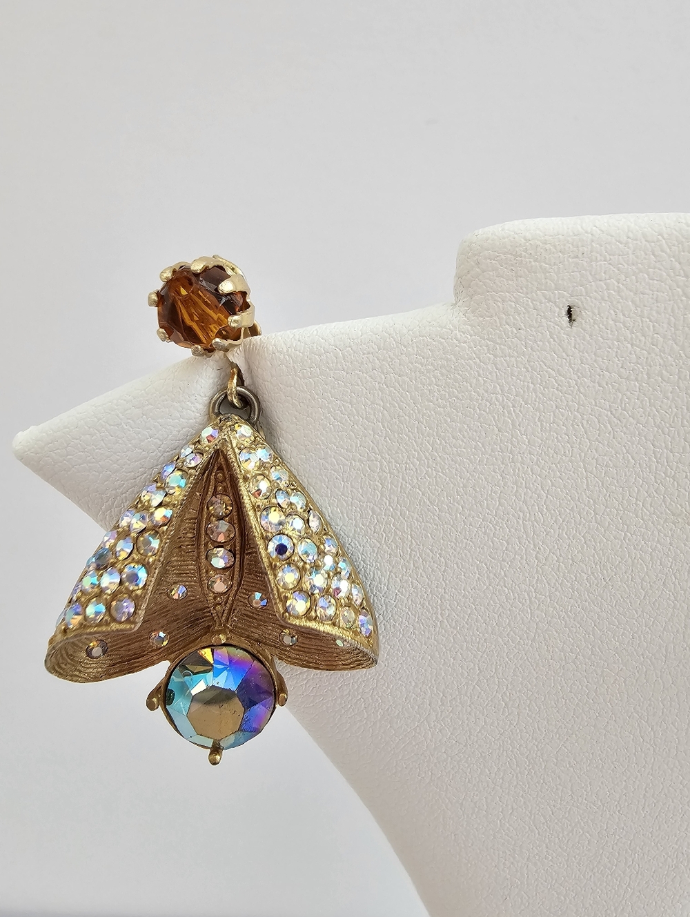 Vintage 1960s Hong Kong AB Rhinestone Screw-Back Earrings - Iridescent AB - Picture 6 of 7